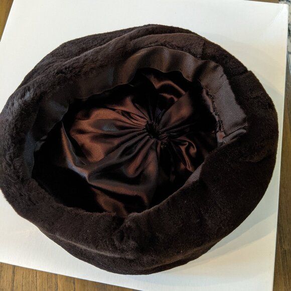 Brown sheared mink beret hat with pom pom - Picture 4 of 4